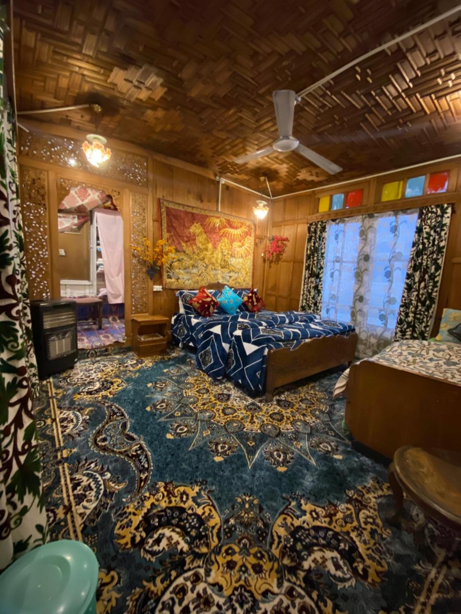 Lake Palace Group Of House Boats ศรีนาการ์ ภายนอก รูปภาพ