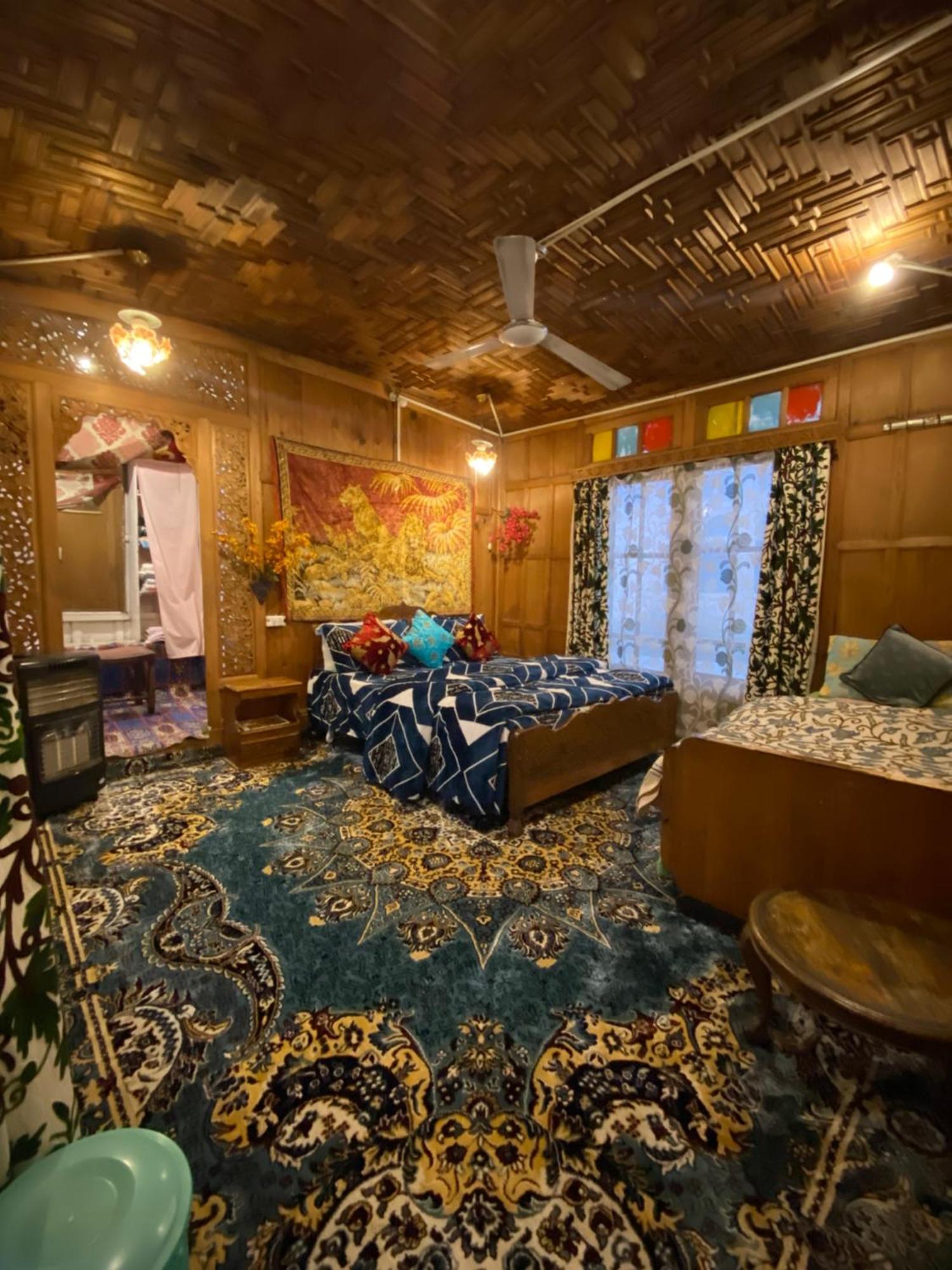 Lake Palace Group Of House Boats ศรีนาการ์ ภายนอก รูปภาพ