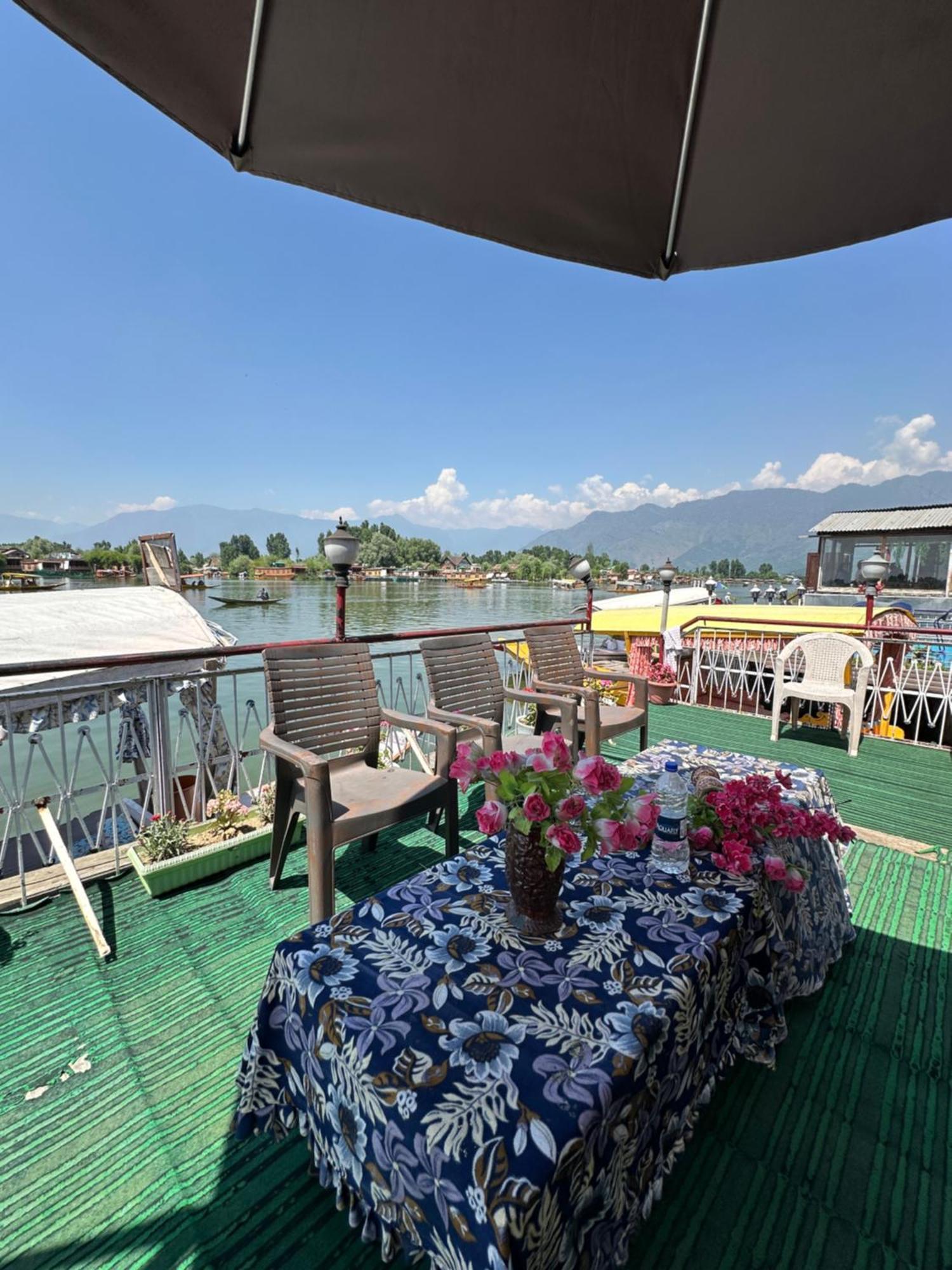 Lake Palace Group Of House Boats ศรีนาการ์ ภายนอก รูปภาพ