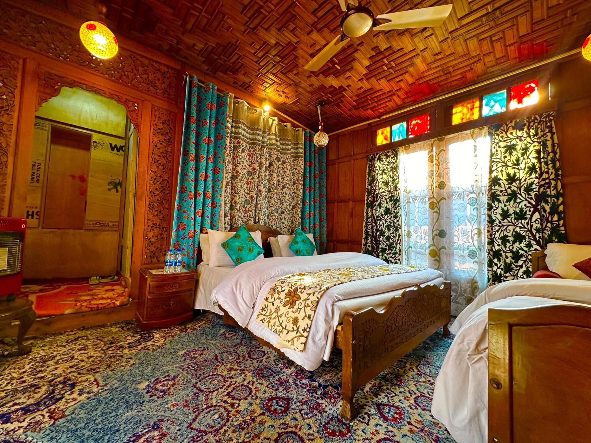 Lake Palace Group Of House Boats ศรีนาการ์ ภายนอก รูปภาพ