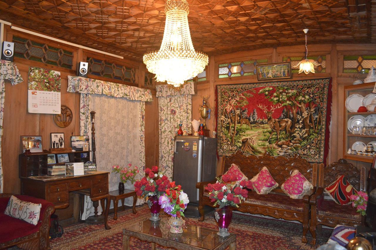 Lake Palace Group Of House Boats ศรีนาการ์ ภายนอก รูปภาพ