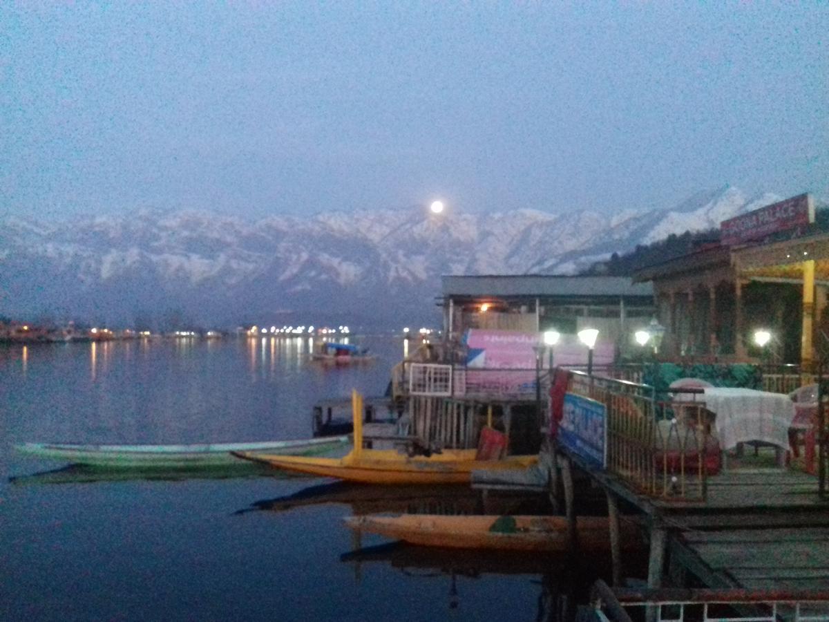 Lake Palace Group Of House Boats ศรีนาการ์ ภายนอก รูปภาพ