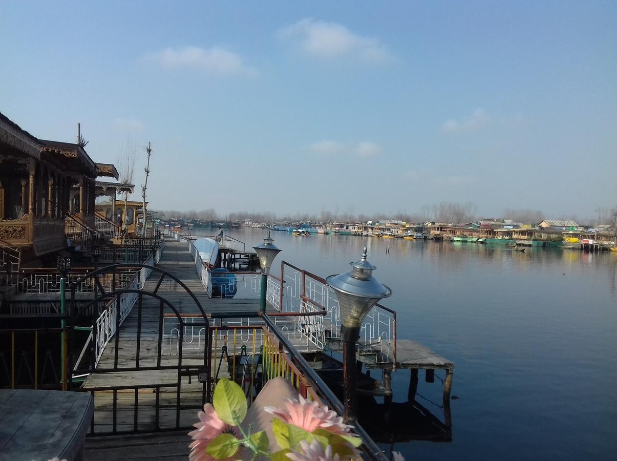 Lake Palace Group Of House Boats ศรีนาการ์ ภายนอก รูปภาพ