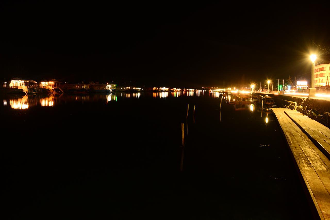 Lake Palace Group Of House Boats ศรีนาการ์ ภายนอก รูปภาพ