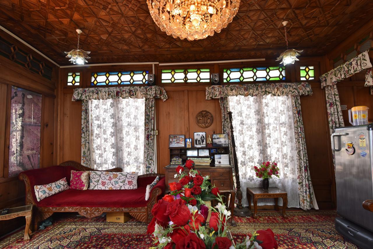 Lake Palace Group Of House Boats ศรีนาการ์ ภายนอก รูปภาพ