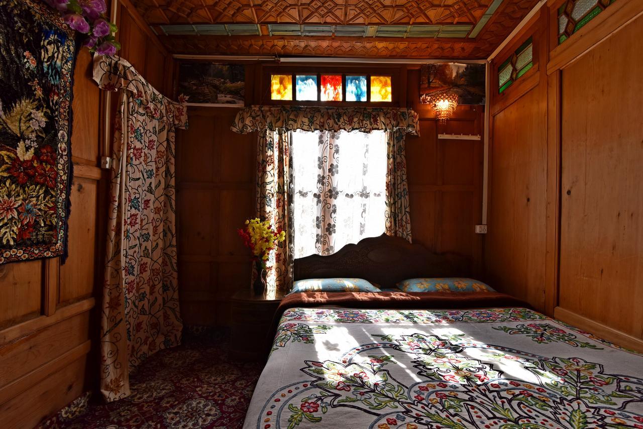 Lake Palace Group Of House Boats ศรีนาการ์ ภายนอก รูปภาพ