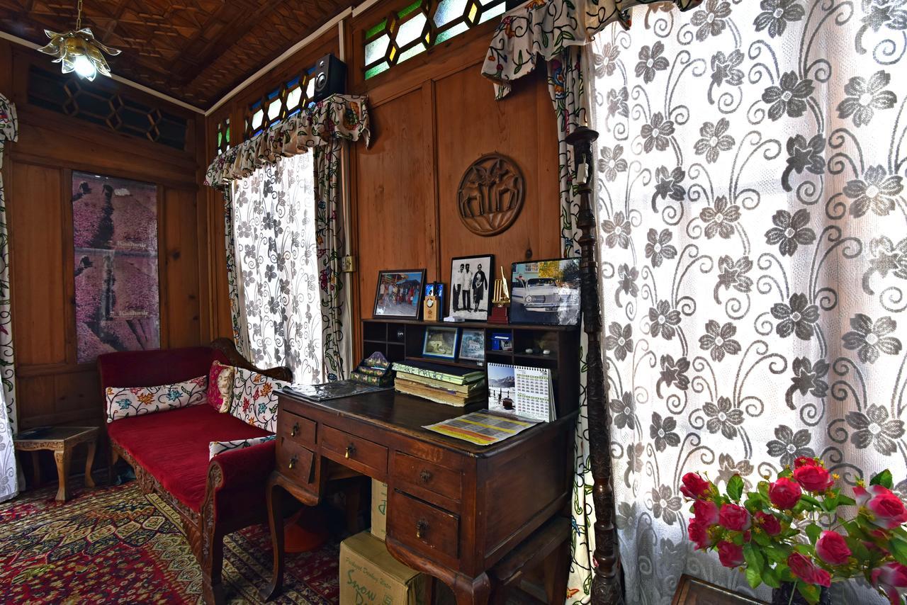 Lake Palace Group Of House Boats ศรีนาการ์ ภายนอก รูปภาพ