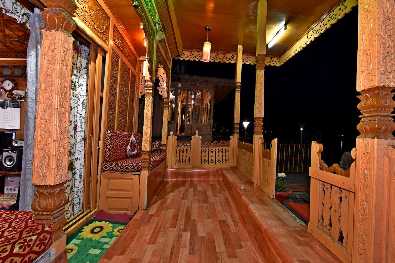Lake Palace Group Of House Boats ศรีนาการ์ ภายนอก รูปภาพ