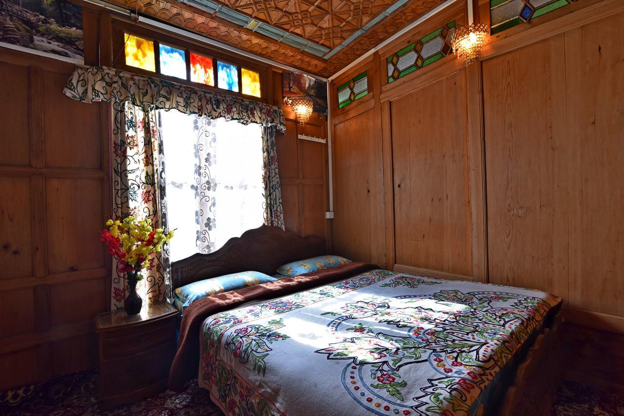 Lake Palace Group Of House Boats ศรีนาการ์ ภายนอก รูปภาพ