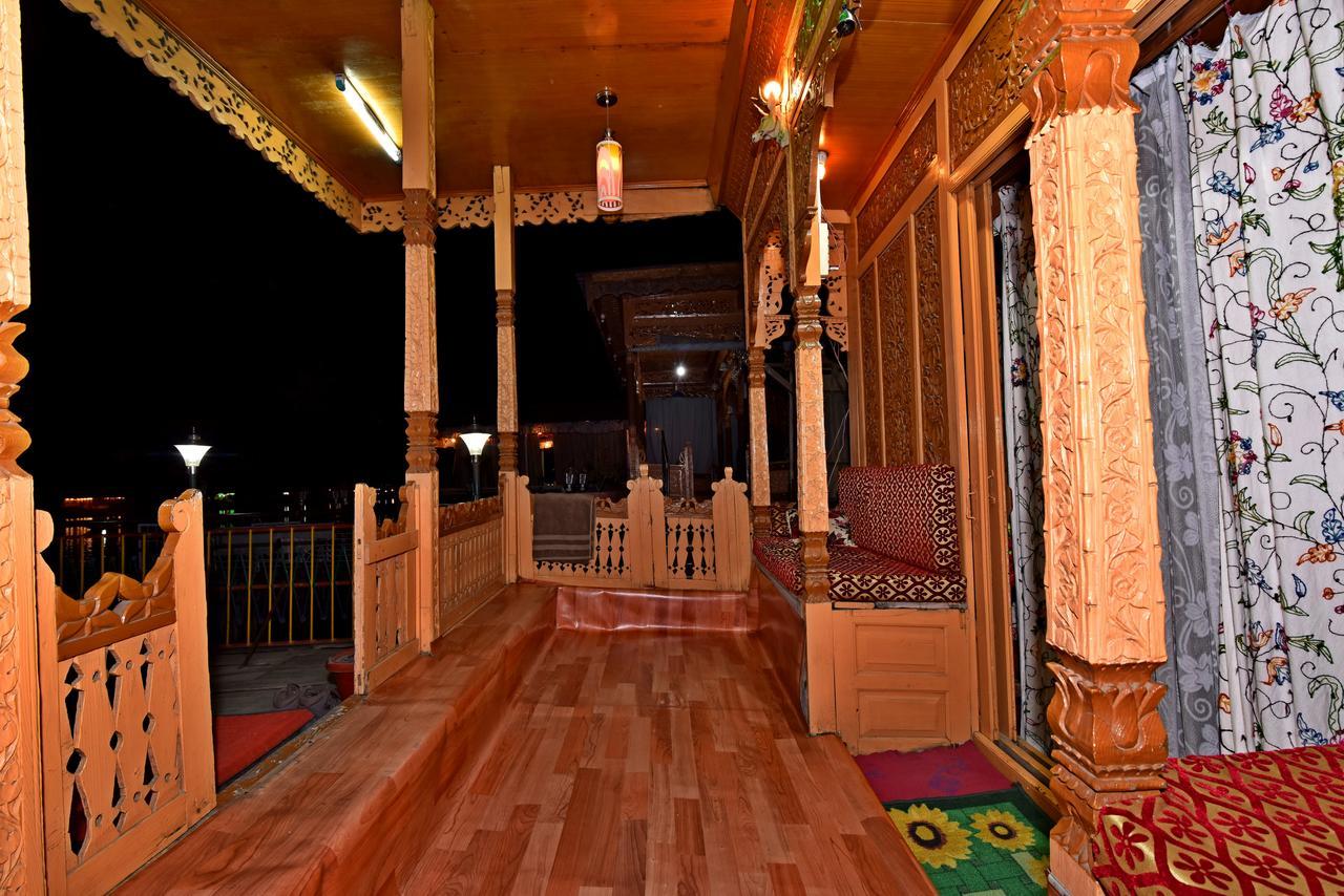 Lake Palace Group Of House Boats ศรีนาการ์ ภายนอก รูปภาพ